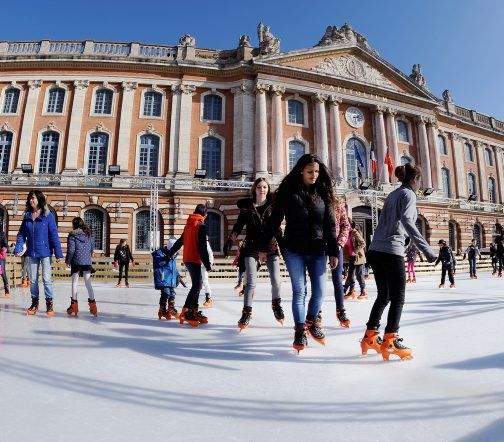 La patinoire de la place du Capitole à Toulouse